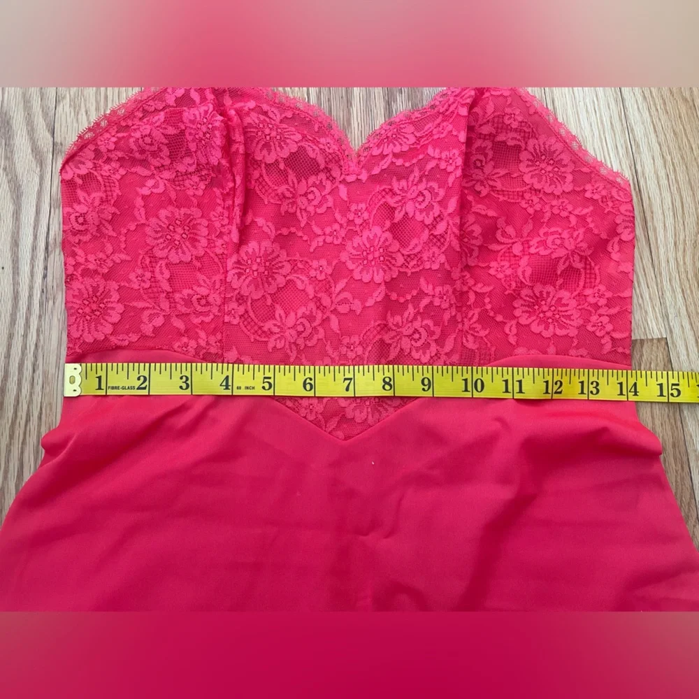 50s/60s Vibrant Red Lovely Nylon Full Slip With Lacey Bust & Lace Trimmed Hem - Picture 13 of 14